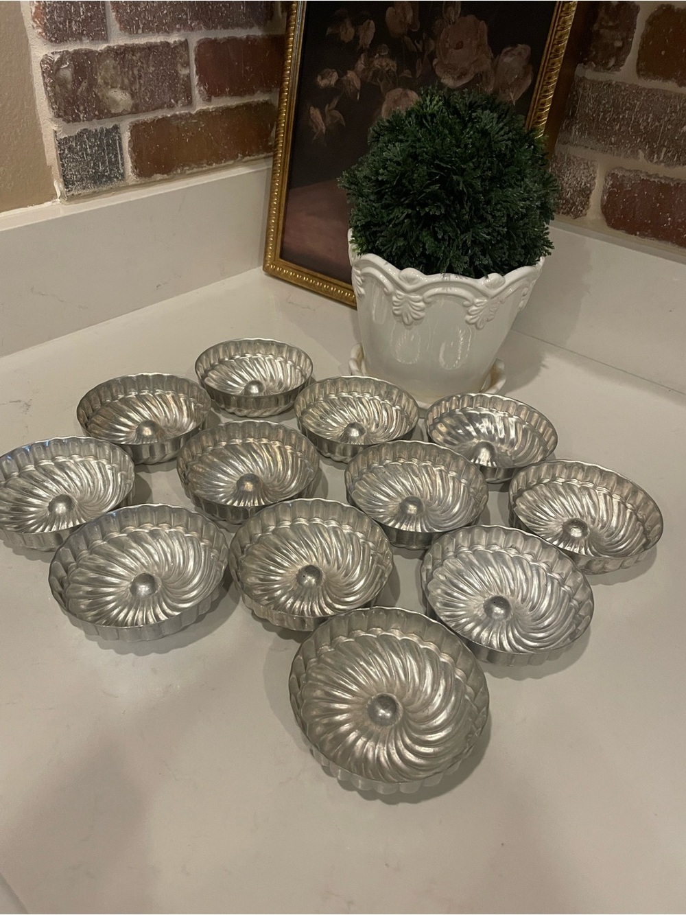 Set of 12 Vintage Swirled Aluminum Tartlet / Jelly Molds - Silver - Picture 1 of 5